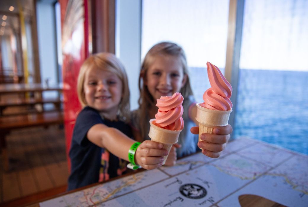 Two kids with ice cream