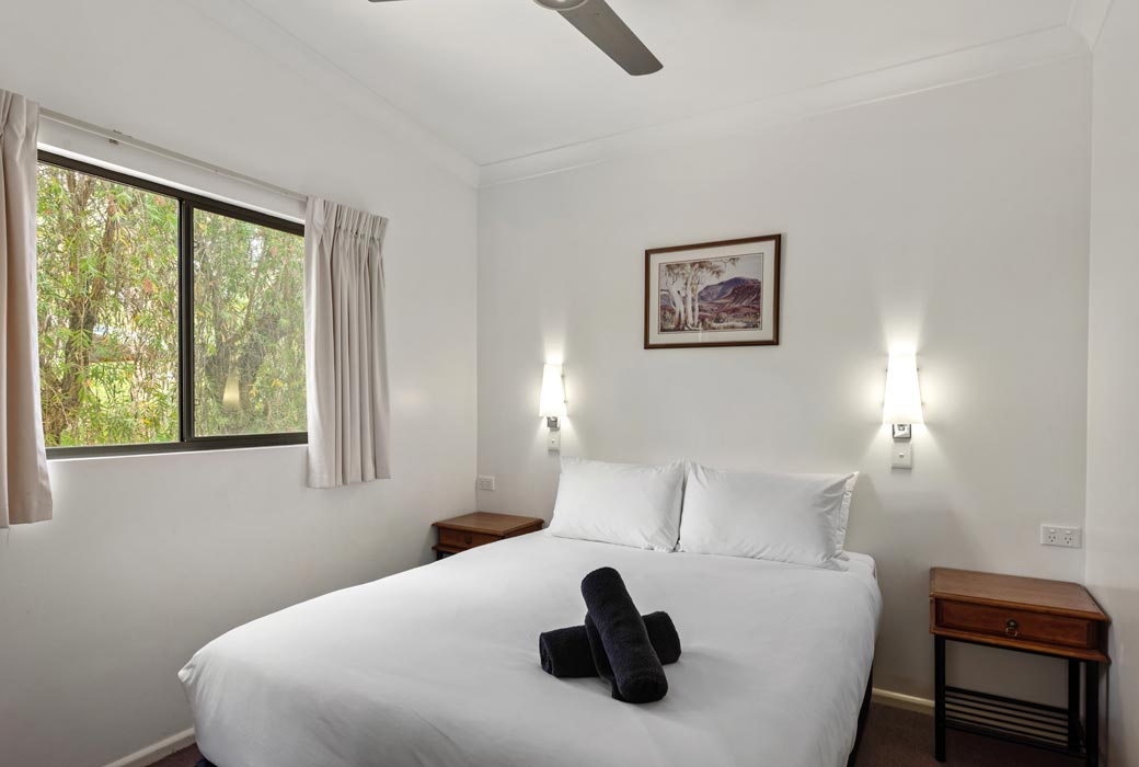 Deluxe Cabin at Discovery Parks – Alice Springs