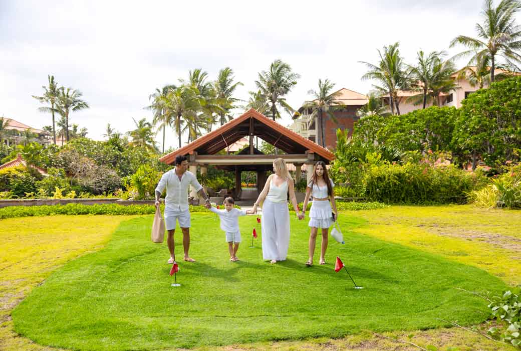 Famly mini-golf at Ayodya Resort Bali
