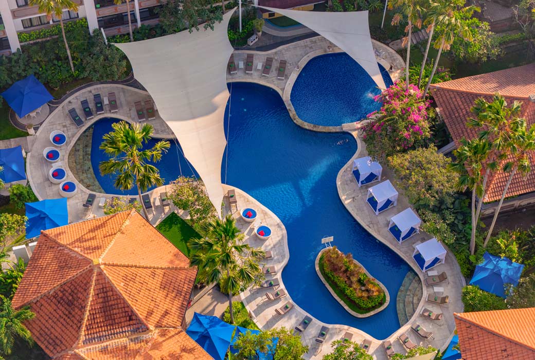 Play in the swimming pool at Prime Plaza Suites Sanur