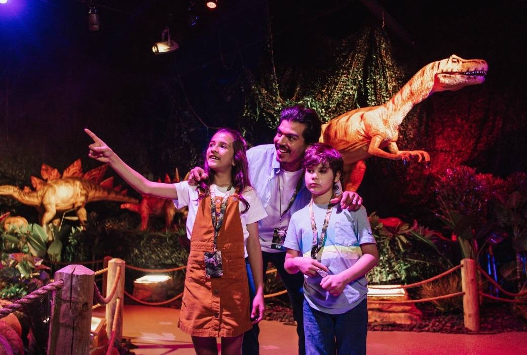 Family looking at animatronic dinosaurs